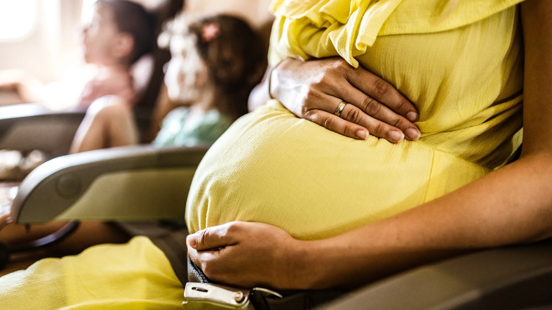 femme enceinte en avion