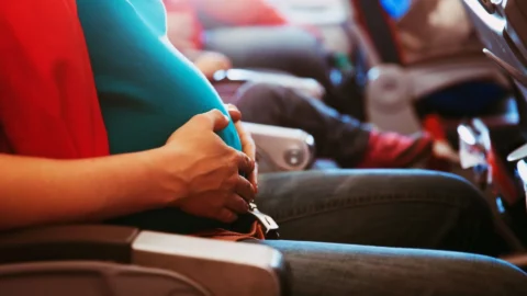 femme enceinte en avion